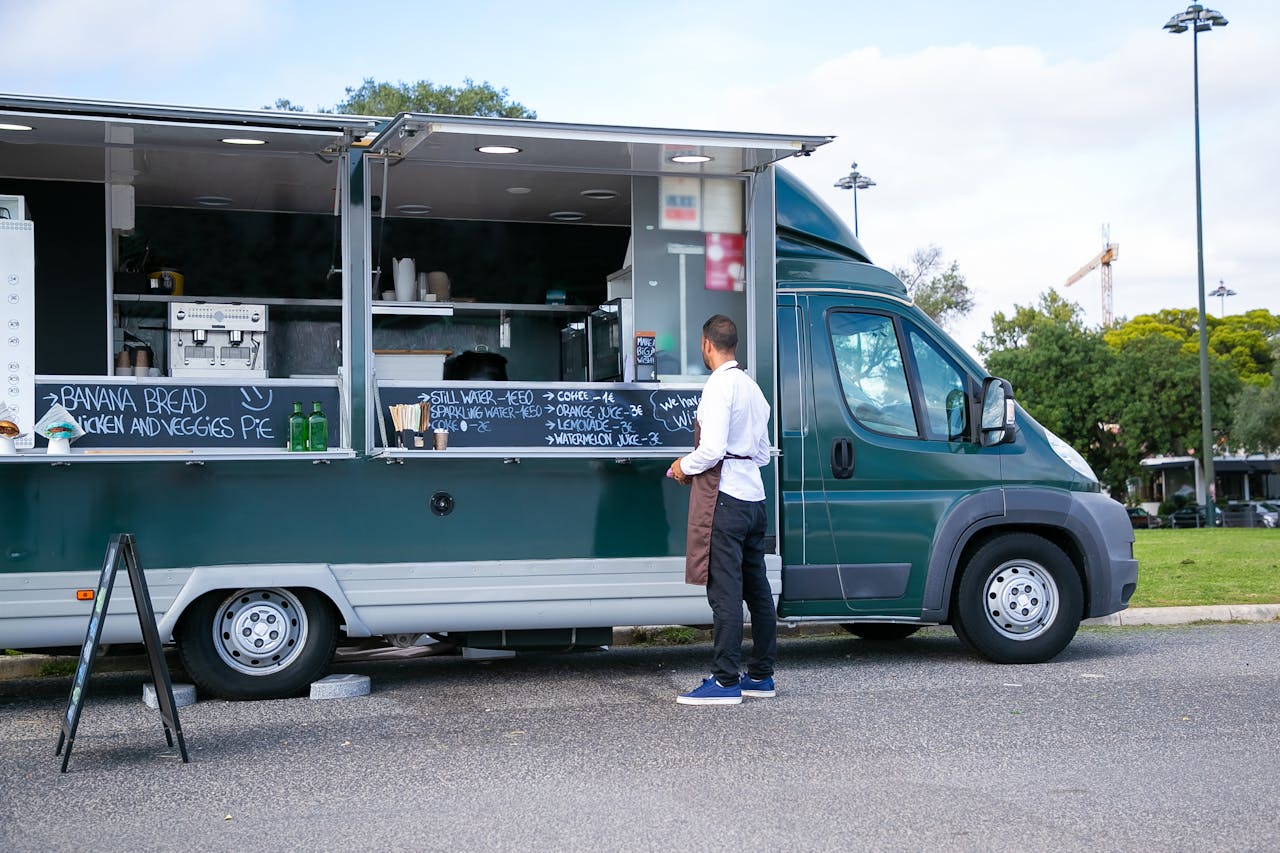 Street food ordering without queues